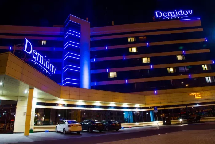 Demidov Plaza (экс-Парк Инн) (Горошникова, 11)