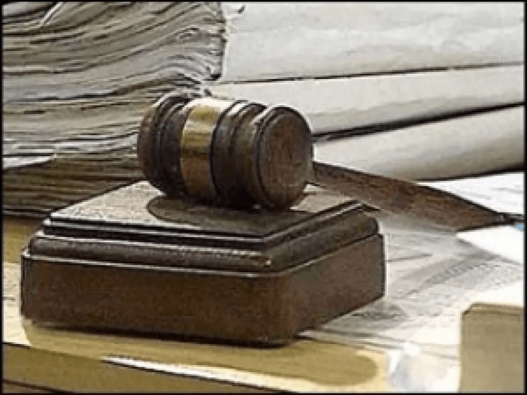 Профсоюз заставил работодателя вернуть авиадиспетчеру 894 тысячи рублей