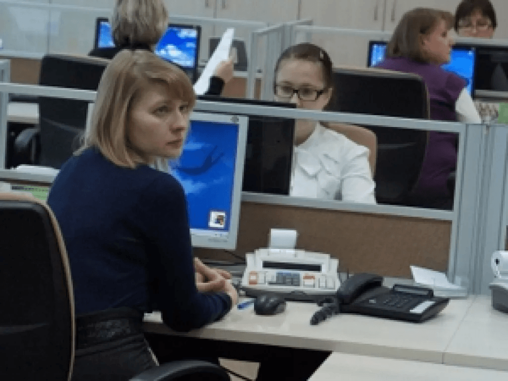 В России участились случаи, когда руководители компаний предлагают сотрудникам оформлять кредиты на личные нужды, а потом их тратят на цели предприятия.