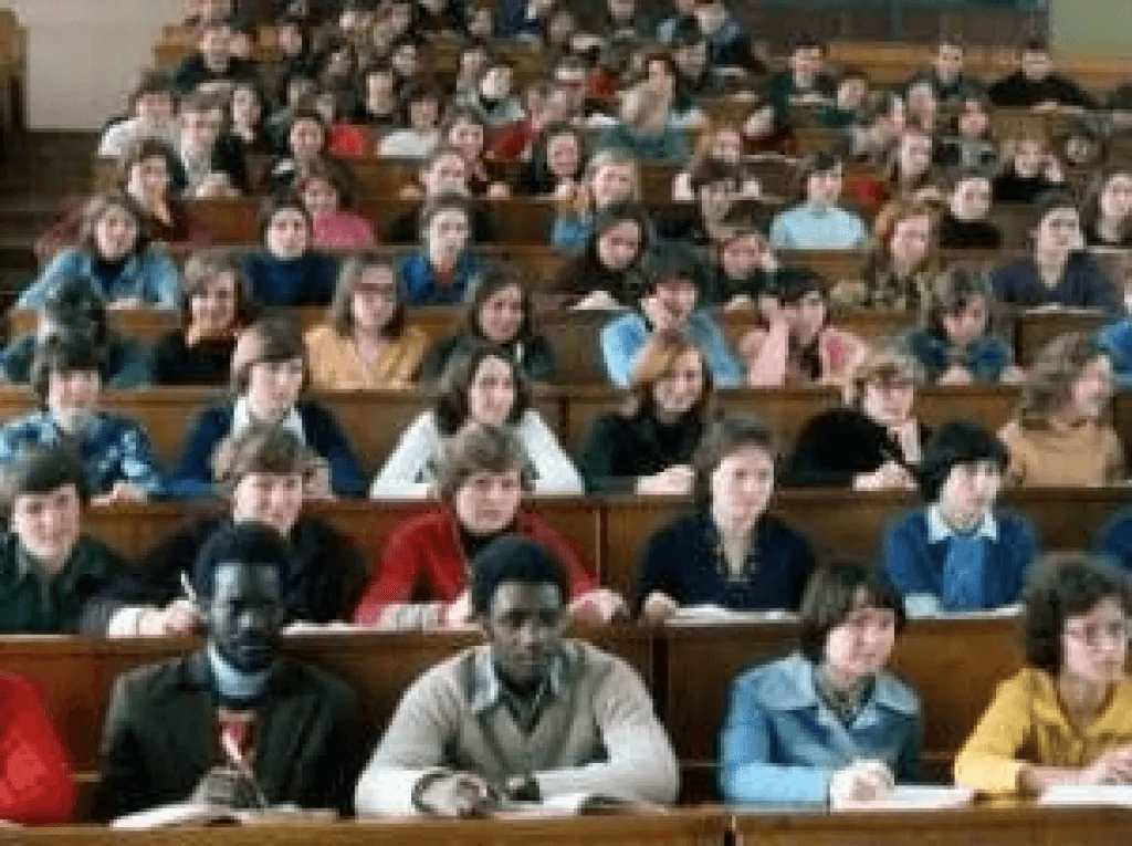 Студенты и преподаватели университета печати бастуют
